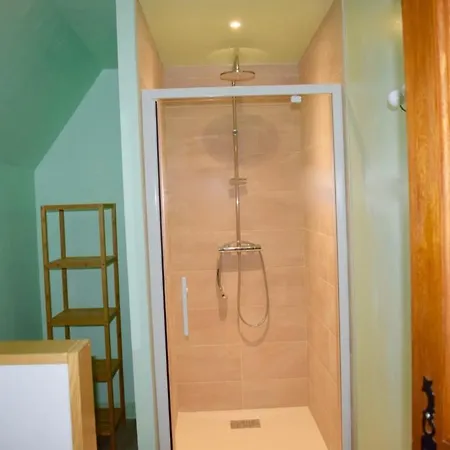 Familiale 2 Double Bed and Breakfast
