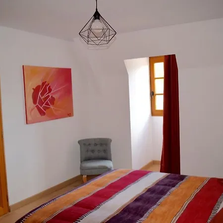 Familiale 2 Double Bed & Breakfast